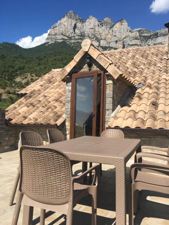 Apartamentos Bajo Pena Apartamentos Sanlorien El Pueyo de Araguas ภายนอก รูปภาพ